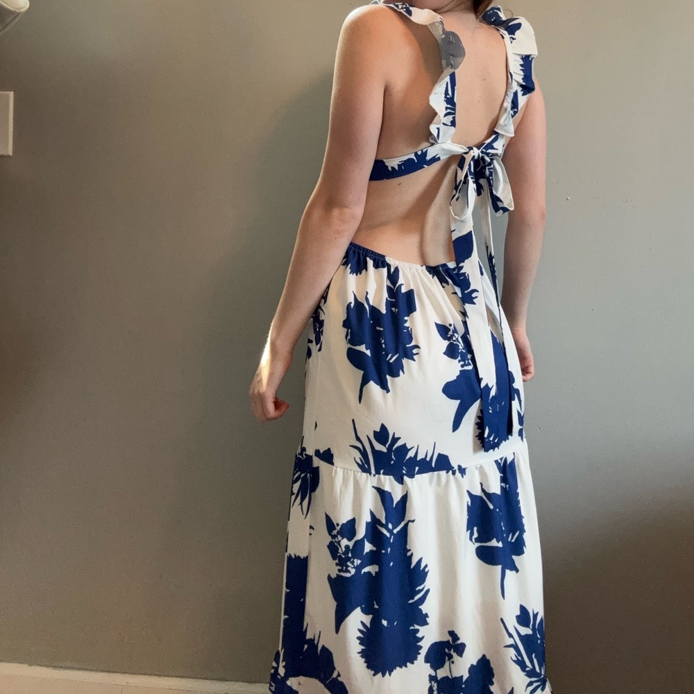 Blue & white square neck maxi dress. - Picture 4 of 7